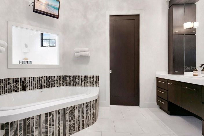 Image No.22-4 Bed House for sale