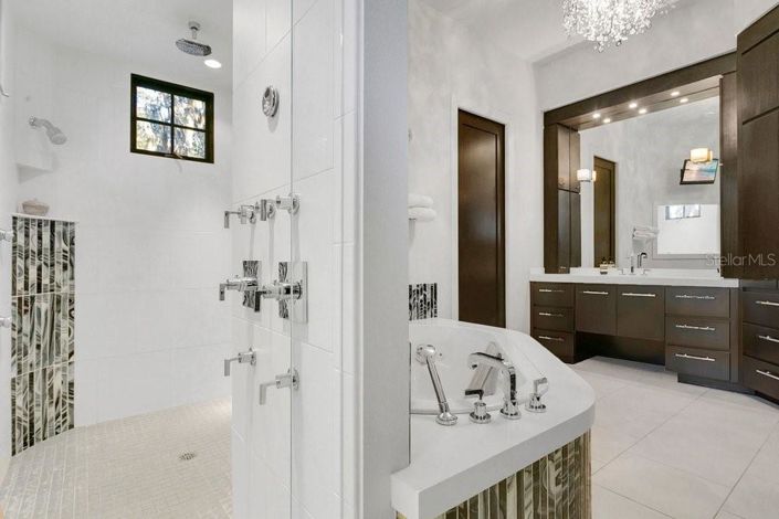 Image No.24-4 Bed House for sale