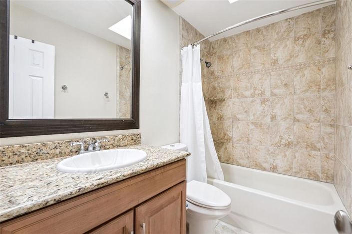 Image No.12-3 Bed Townhouse for sale