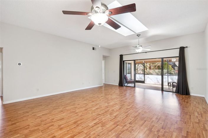 Image No.4-3 Bed Townhouse for sale