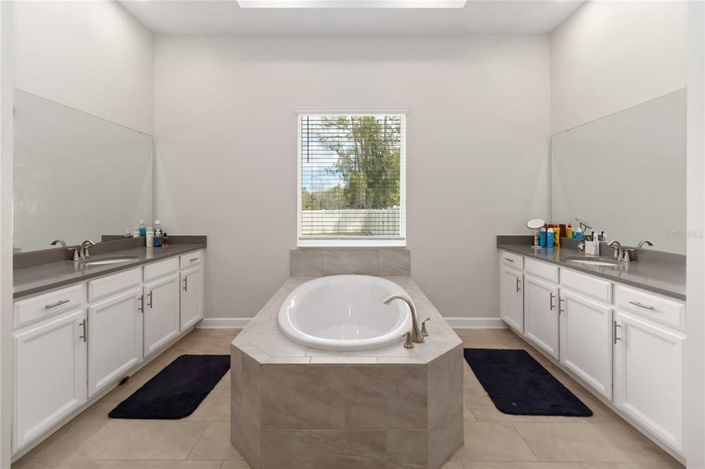 Image No.16-4 Bed House for sale