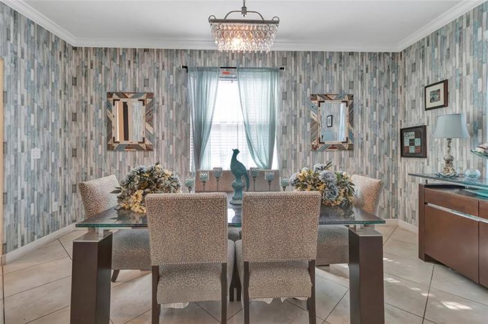 Image No.8-5 Bed House for sale