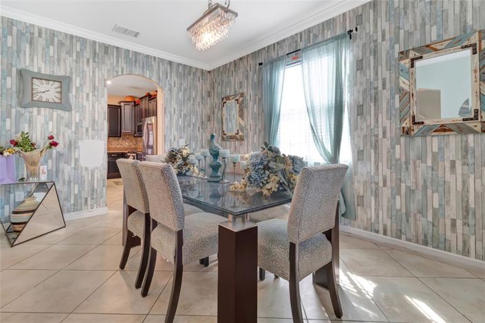 Image No.9-5 Bed House for sale