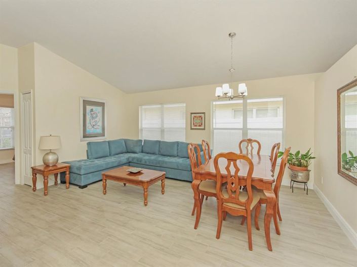 Image No.21-4 Bed House for sale