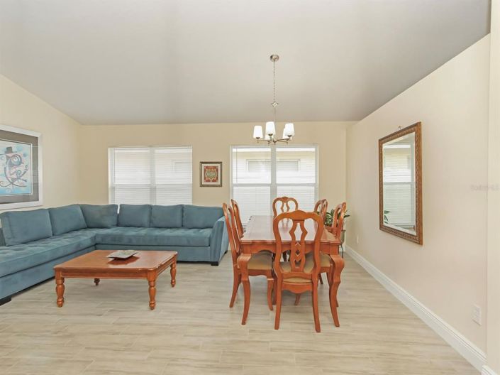 Image No.22-4 Bed House for sale