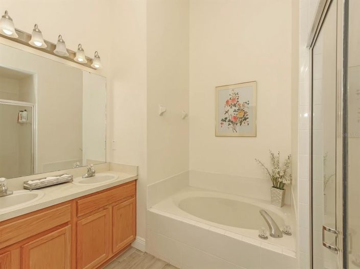 Image No.34-4 Bed House for sale