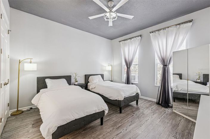 Image No.18-4 Bed House for sale