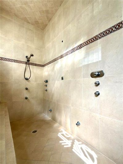 Image No.19-5 Bed House for sale