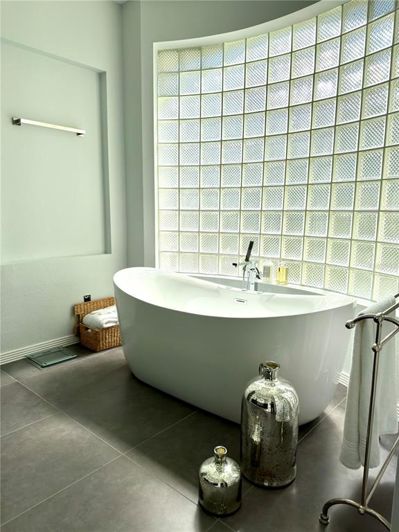 Image No.20-5 Bed House for sale