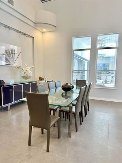 Image No.8-5 Bed House for sale