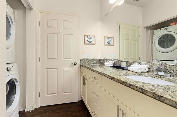 Image No.25-3 Bed Townhouse for sale