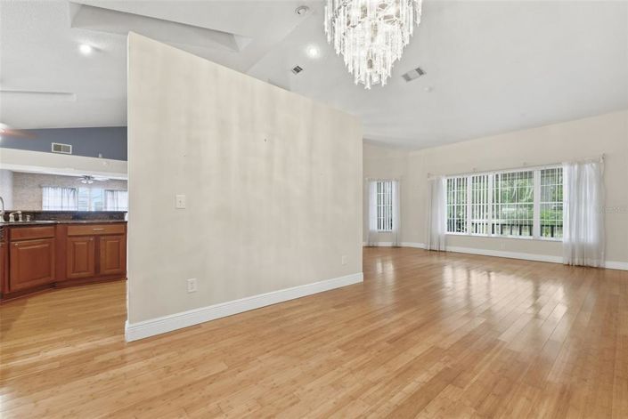 Image No.11-3 Bed House for sale