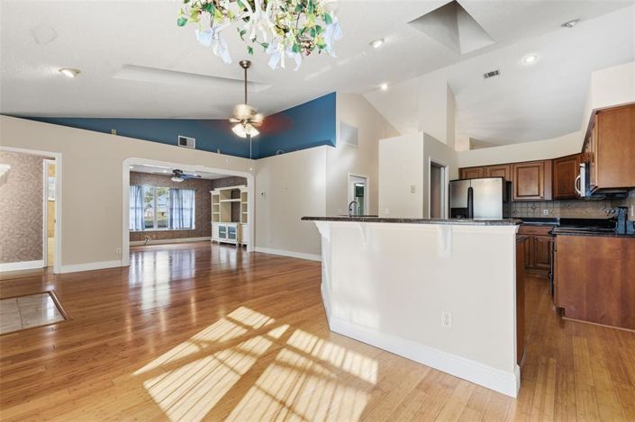 Image No.14-3 Bed House for sale