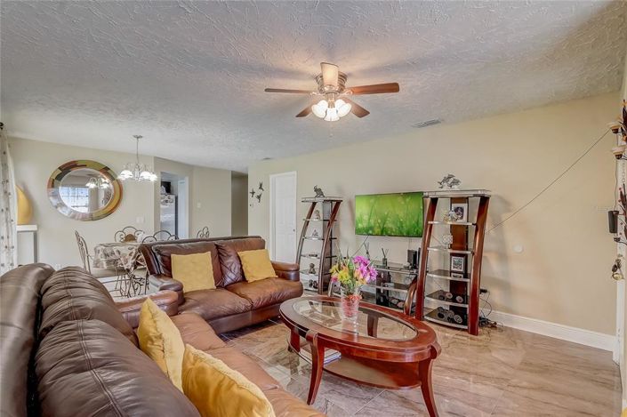 Image No.9-3 Bed House for sale