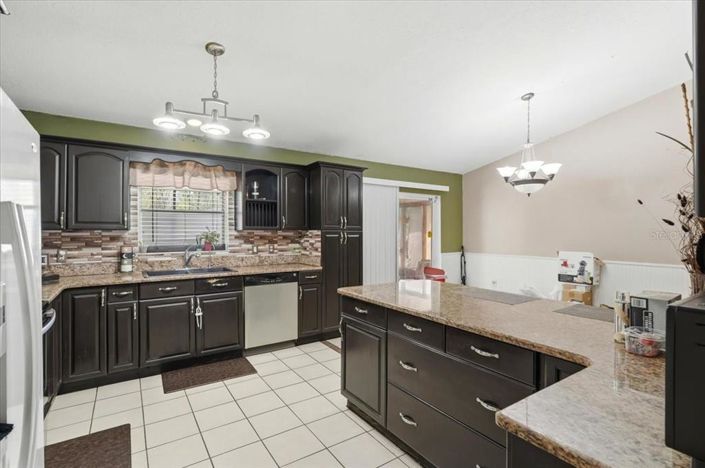 Image No.6-3 Bed House for sale