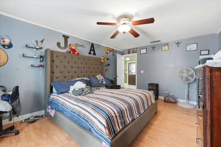 Image No.8-3 Bed House for sale