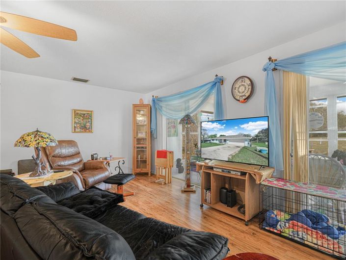 Image No.8-2 Bed House for sale