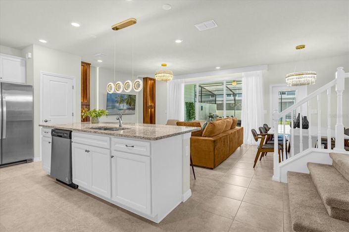 Image No.12-5 Bed Townhouse for sale