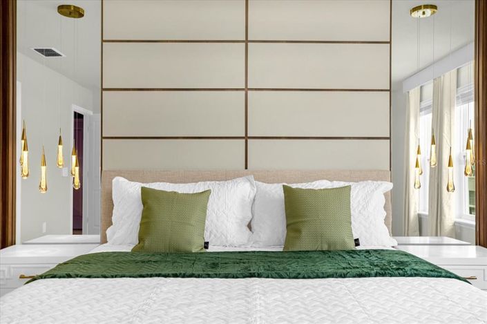 Image No.23-5 Bed Townhouse for sale