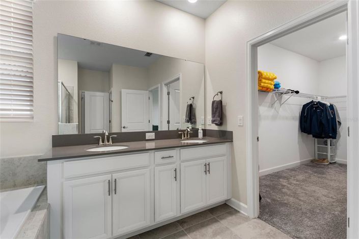 Image No.19-4 Bed House for sale