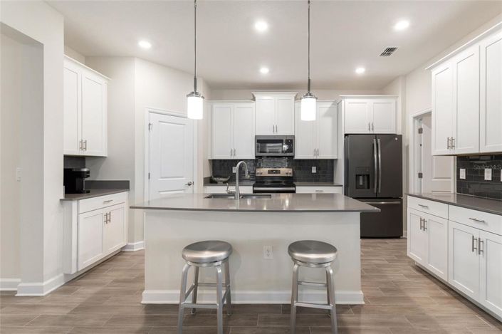 Image No.6-4 Bed House for sale