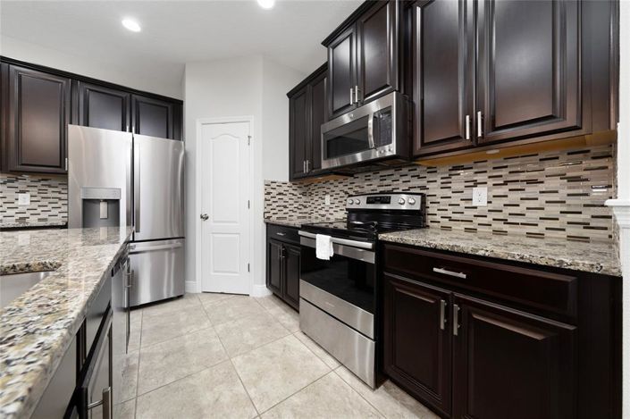 Image No.12-5 Bed House for sale