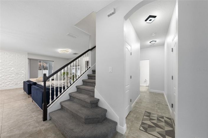 Image No.6-5 Bed House for sale