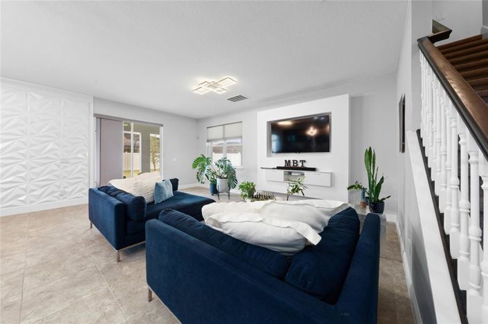 Image No.9-5 Bed House for sale