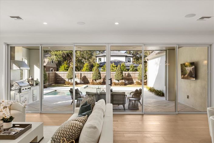 Image No.17-4 Bed House for sale