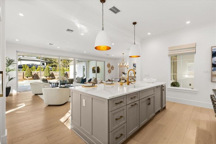 Image No.21-4 Bed House for sale