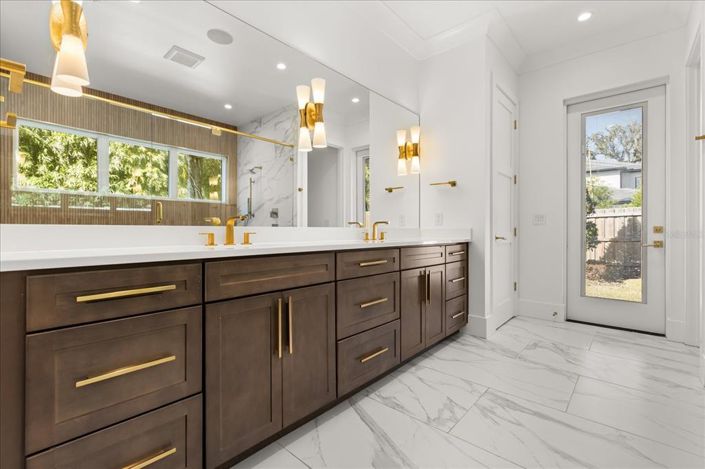 Image No.36-4 Bed House for sale