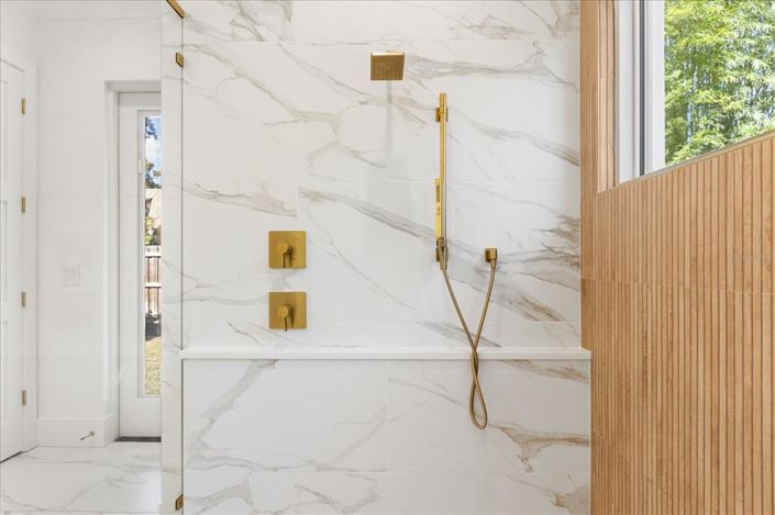 Image No.38-4 Bed House for sale