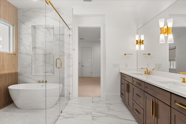 Image No.40-4 Bed House for sale