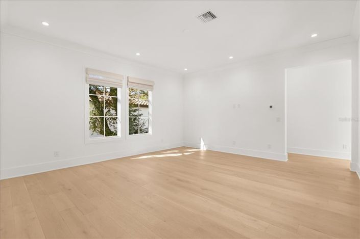 Image No.49-4 Bed House for sale