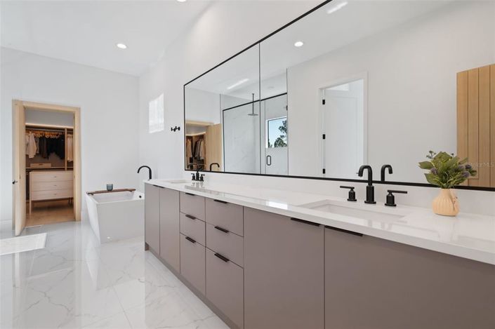 Image No.33-5 Bed House for sale