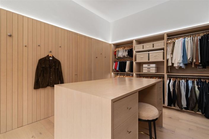 Image No.36-5 Bed House for sale