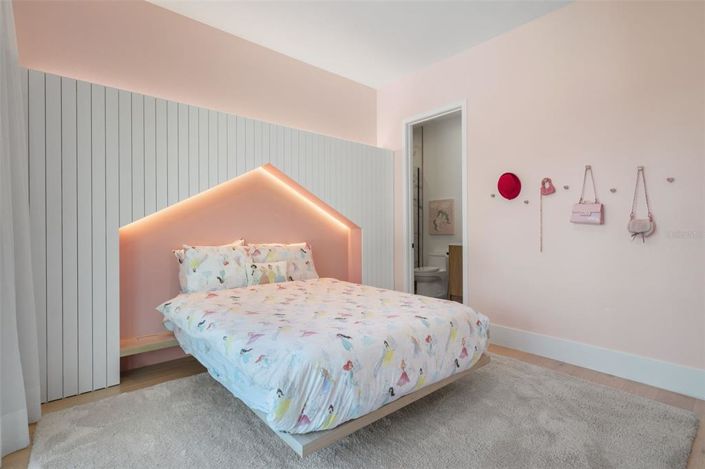 Image No.39-5 Bed House for sale