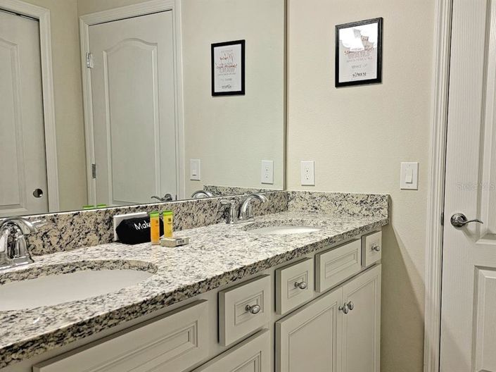 Image No.29-5 Bed Townhouse for sale