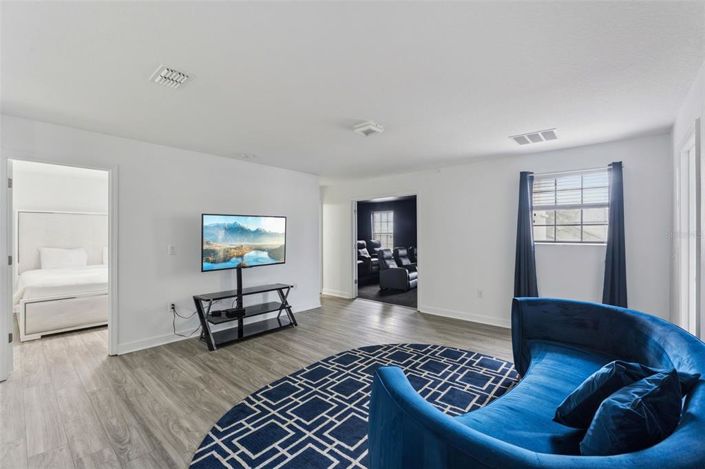 Image No.18-9 Bed House for sale