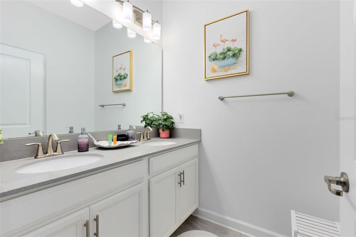 Image No.13-5 Bed Townhouse for sale