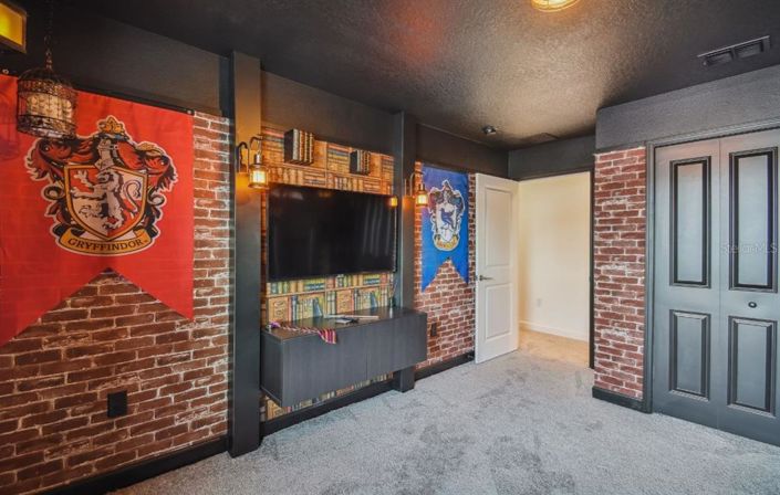 Image No.10-4 Bed Townhouse for sale