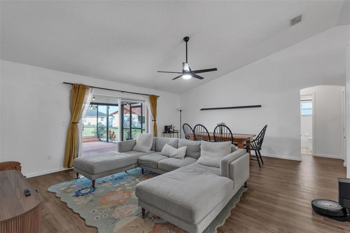 Image No.10-3 Bed House for sale