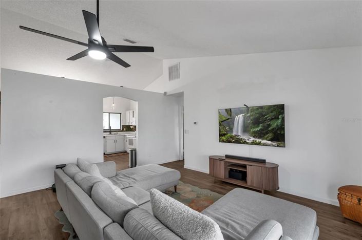 Image No.8-3 Bed House for sale