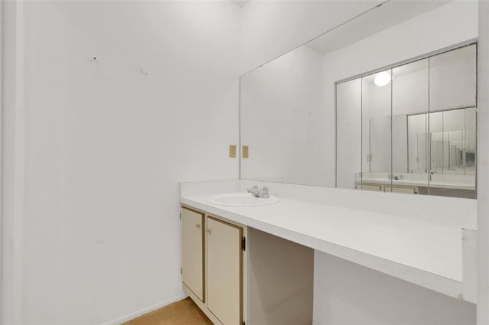 Image No.19-3 Bed House for sale