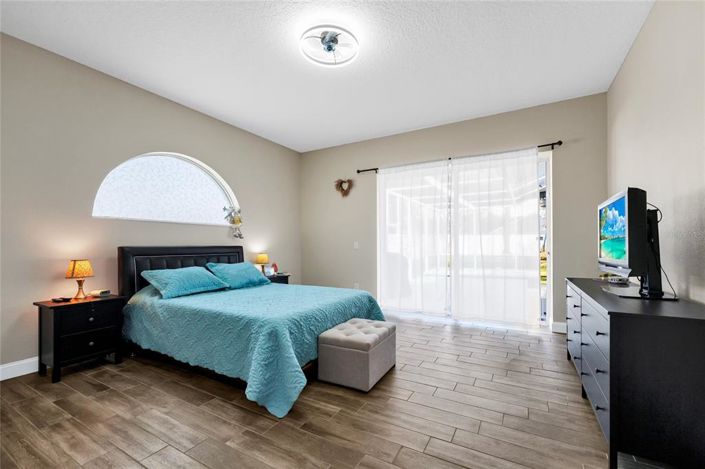 Image No.24-4 Bed House for sale