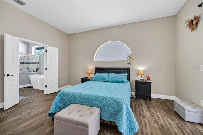 Image No.26-4 Bed House for sale