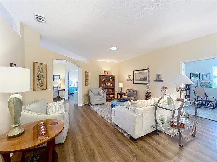 Image No.17-2 Bed House for sale