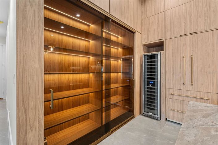 Image No.30-5 Bed House for sale