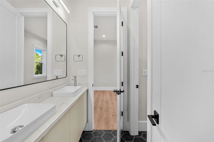 Image No.40-5 Bed House for sale