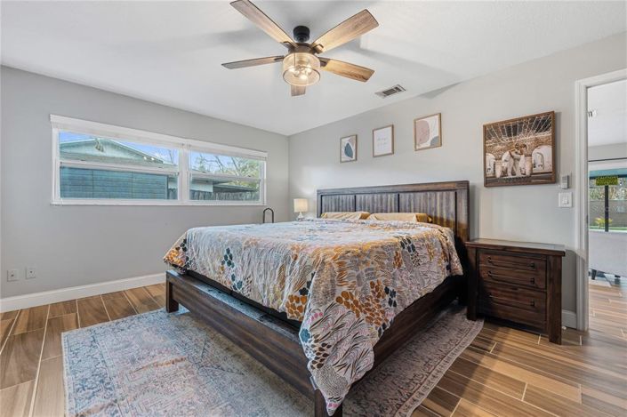 Image No.17-4 Bed House for sale